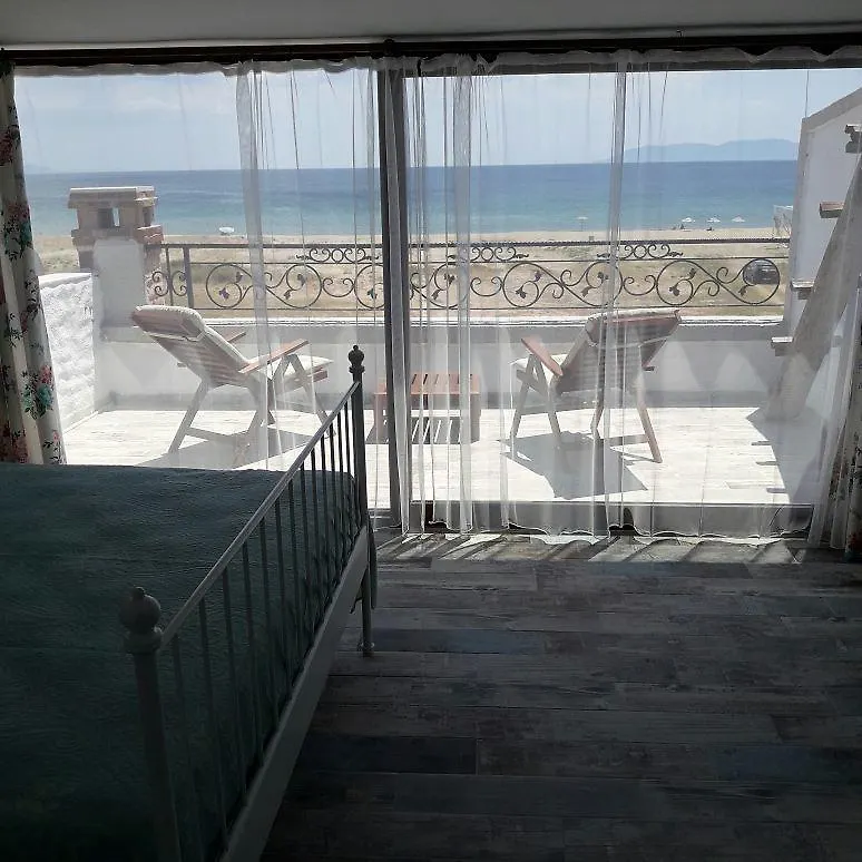 Beyaz Tas Butik Otel Ayvalı